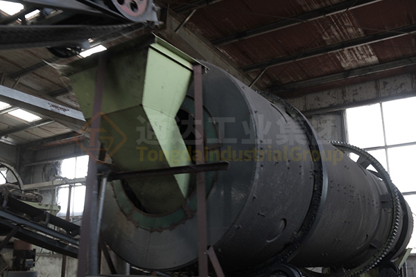 新疆年產十萬噸有機無機復混肥生產線裝車發貨 新疆年產十萬噸有機無機復混肥生產線裝車發貨