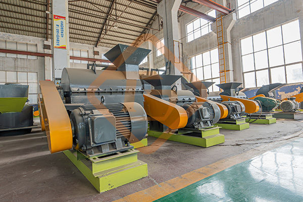 新疆年產(chǎn)十萬(wàn)噸有機(jī)無(wú)機(jī)復(fù)混肥生產(chǎn)線裝車發(fā)貨