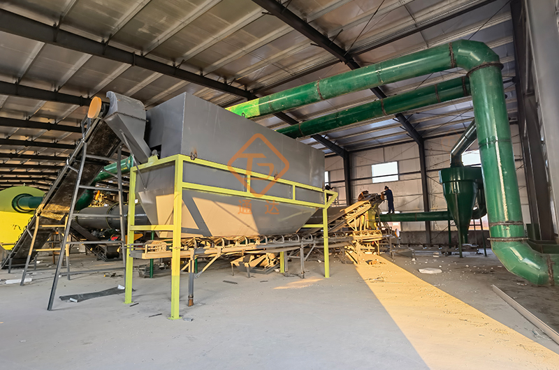 滾筒篩分機.jpg 滾筒篩分機.jpg